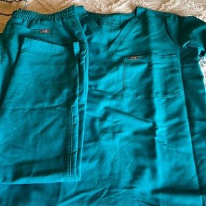 Figs medium shirt and medium petite pants blue